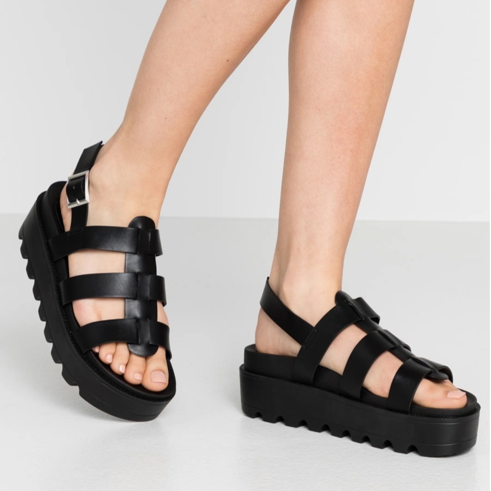 Platform strappy vegan leather sandals black Like New